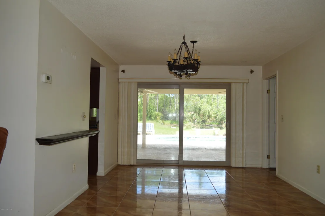Photo of 4000 Lakebreeze Boulevard