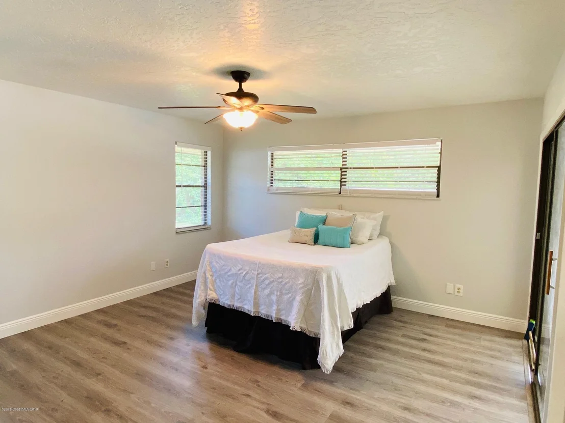 Photo of 1879 Oakwood Trail