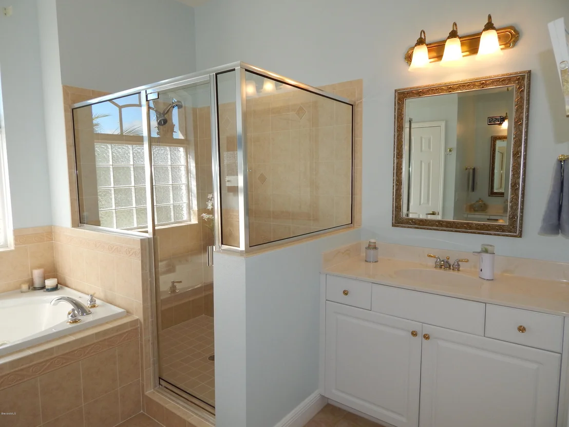 Photo of 211 SE Devlin Court