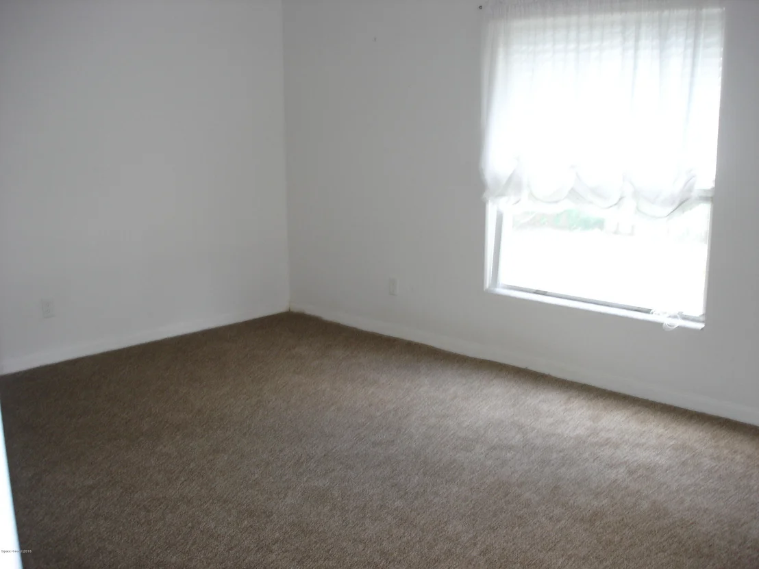 Photo of 1050 NE Pine Creek Circle NE