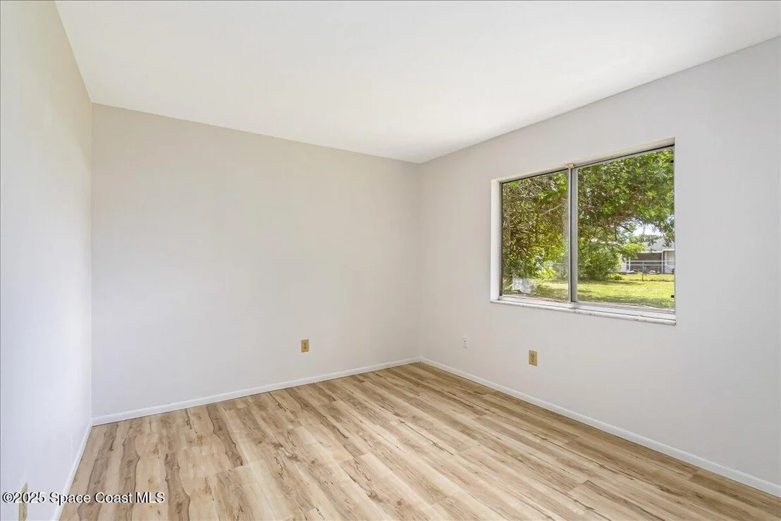 Photo of 933 Gueld Avenue NE