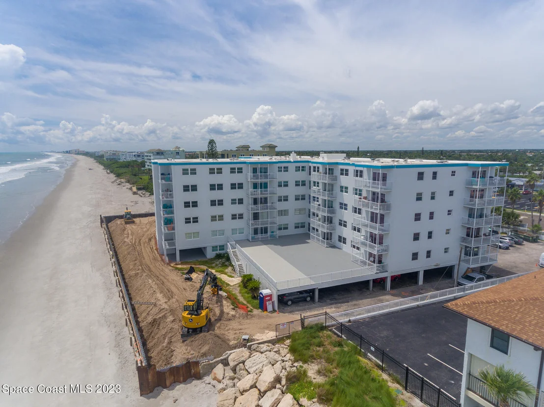 Photo of Unit 607 at 205 Highway A1a