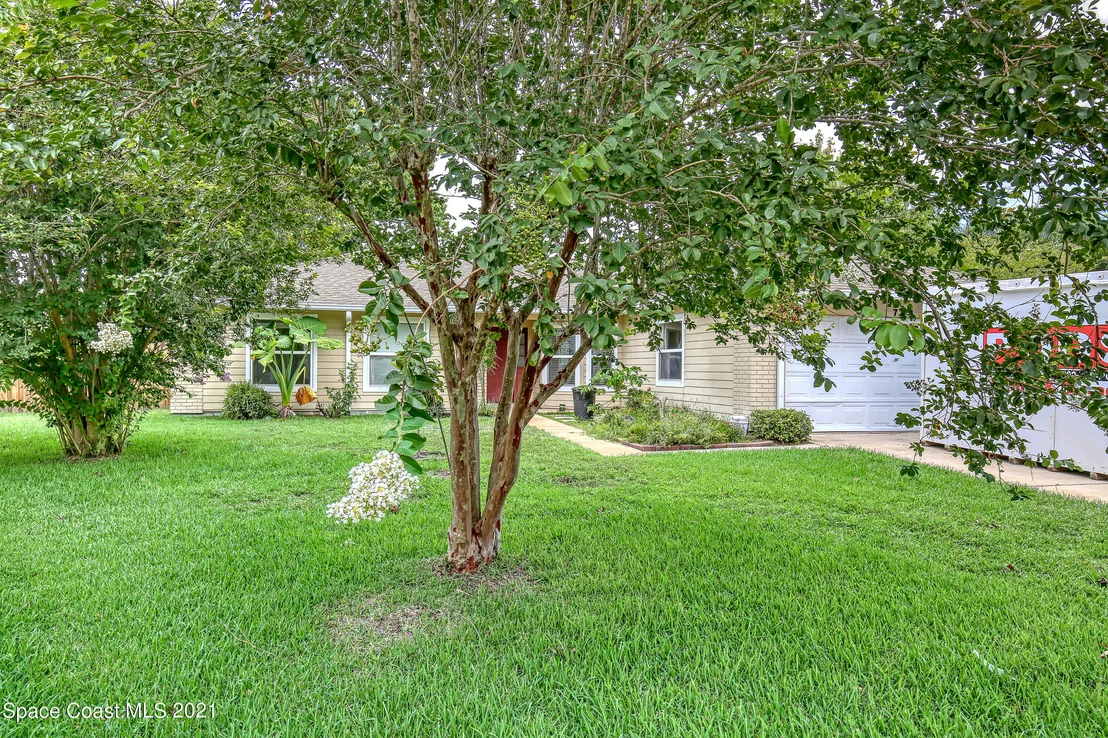 Photo of 794 White Pine Avenue