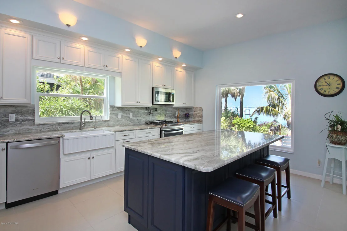 Photo of 5870 Riverside Drive