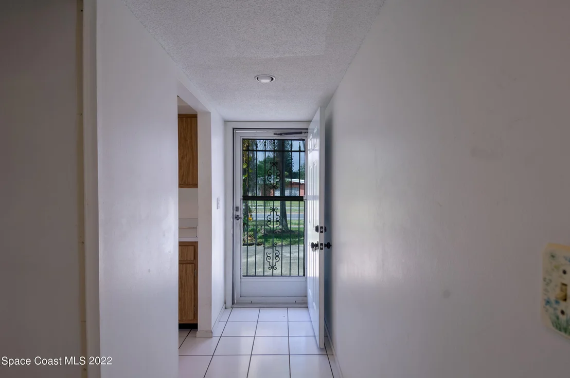 Photo of 722 Bianca Drive NE