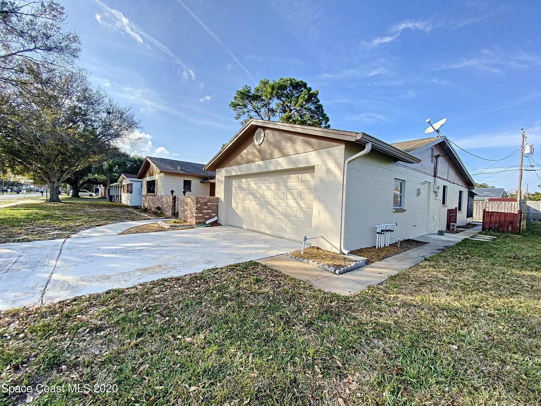 Photo of 982 Sarazen Drive