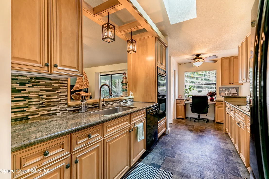 Photo of 949 Streamlet Ave Avenue