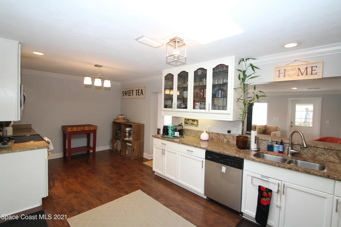 Photo of 1168 Cromey Road NE