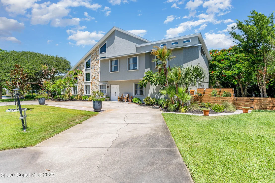 Photo of 142 11th (Eleventh) Avenue