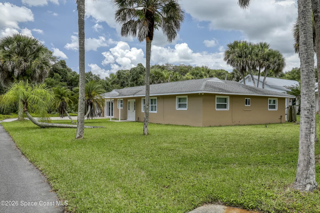 Photo of 215 Pelican Drive