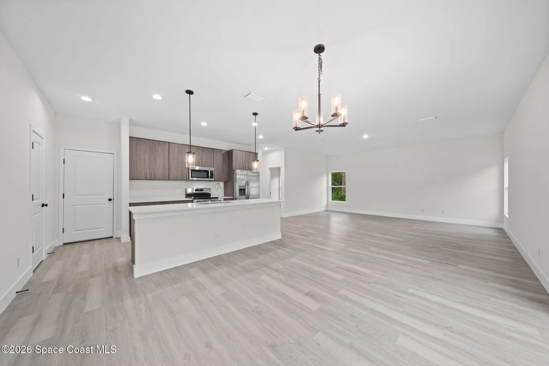 Photo of 1240 Cogan Drive SE