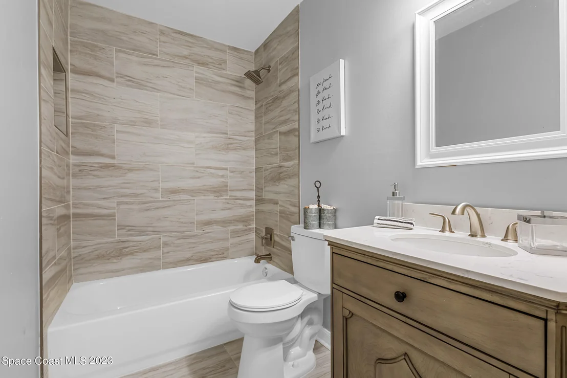 Photo of 948 Darwin Lane NE