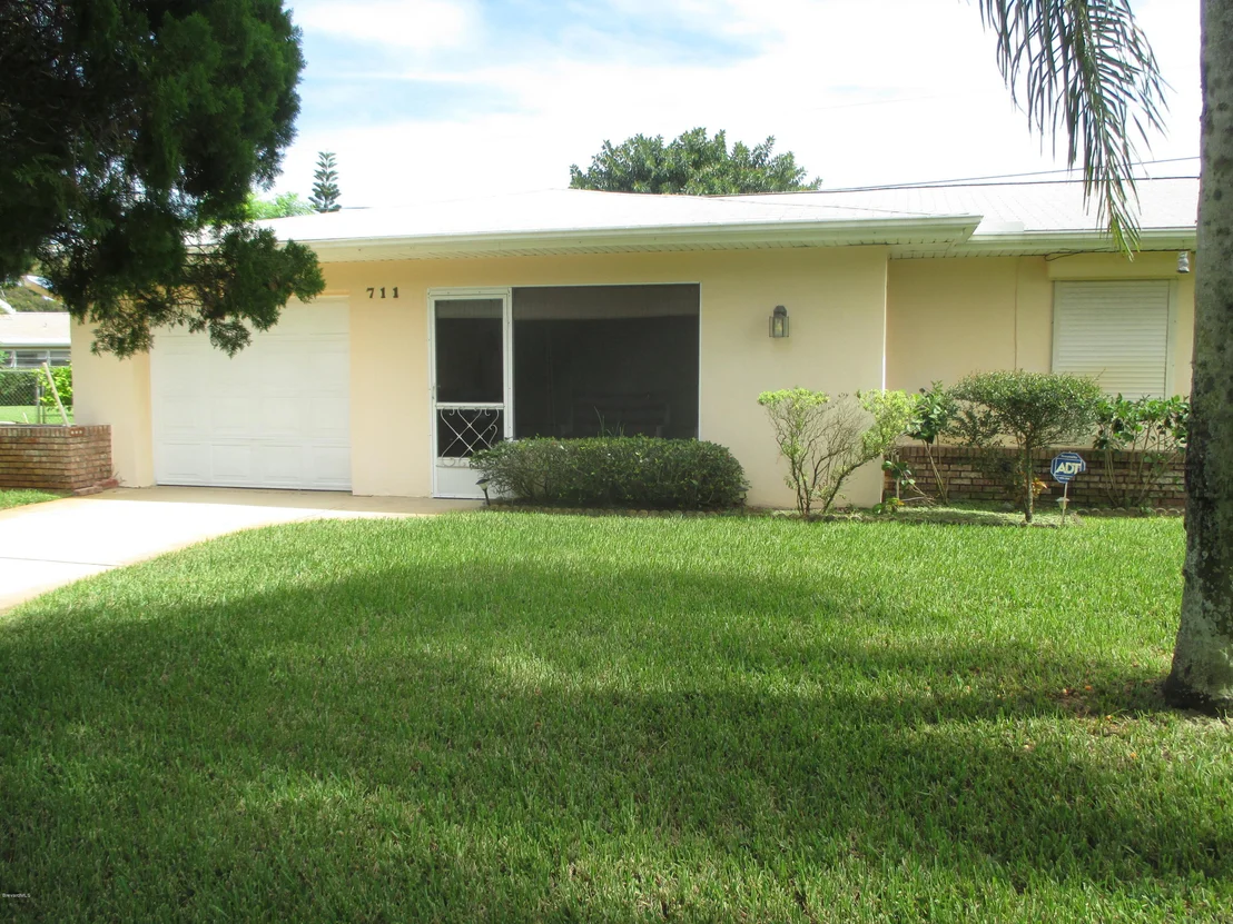 Photo of 711 NE Cobblestone Lane