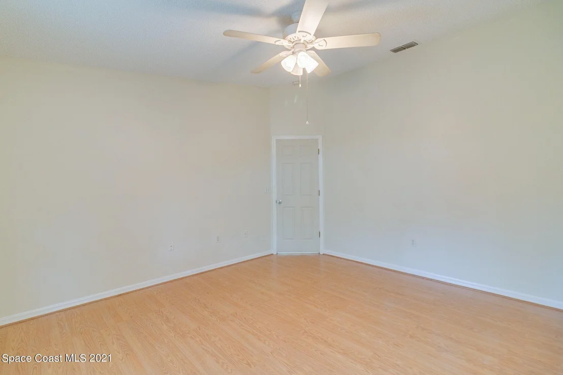 Photo of 1125 White Oak Circle