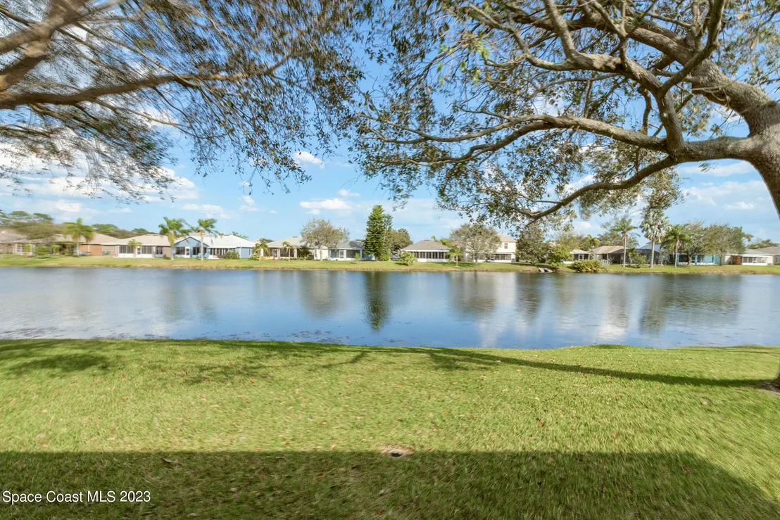 Photo of 1218 White Oak Circle