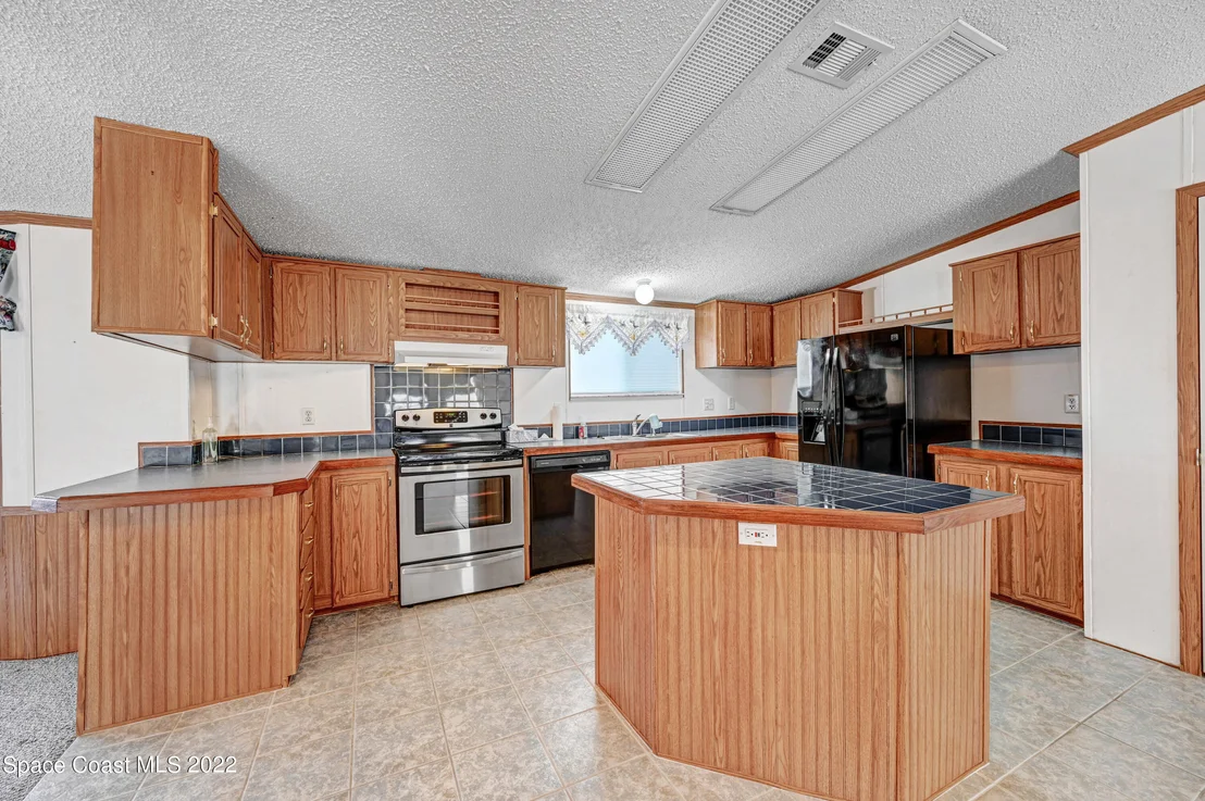 Photo of 2323 Coconut Palm Drive NE