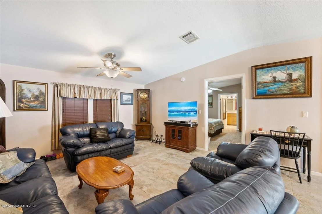 Photo of 345 Outer Drive