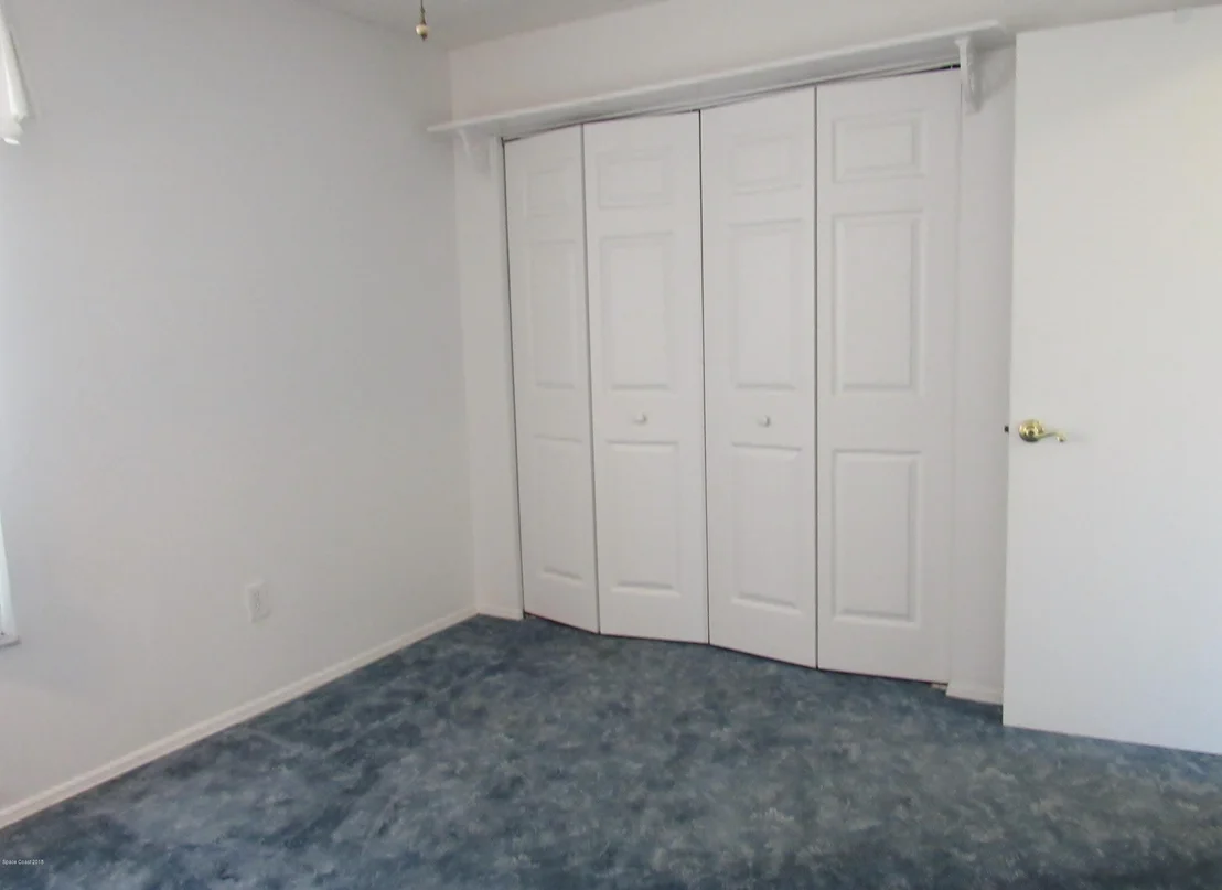 Photo of 1043 NE Goldenrod Circle NE
