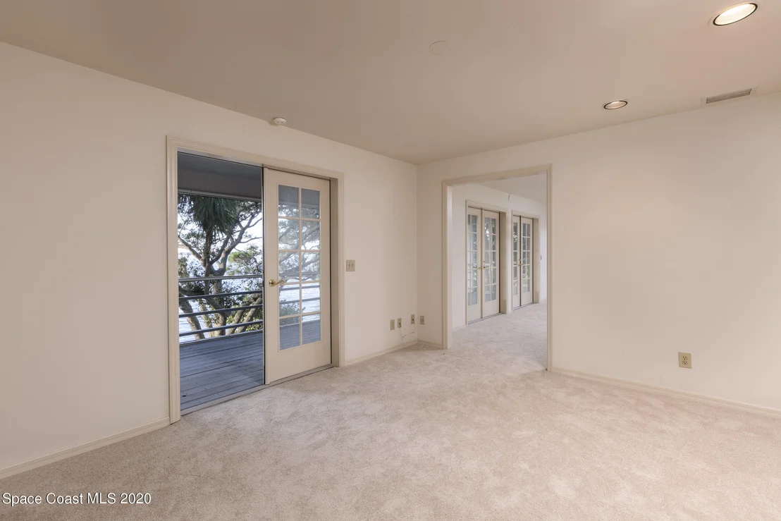 Photo of 1316 S Riverside Drive
