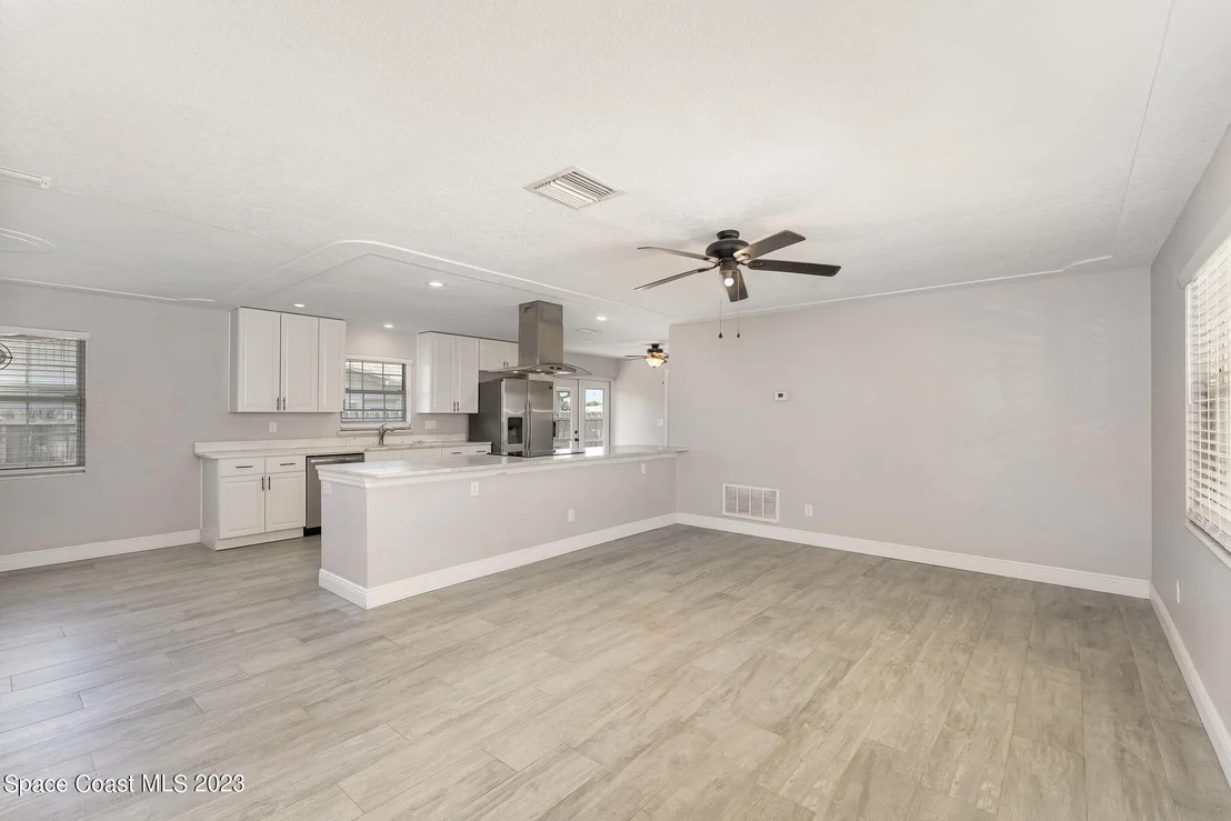 Photo of 947 Bluewater Drive