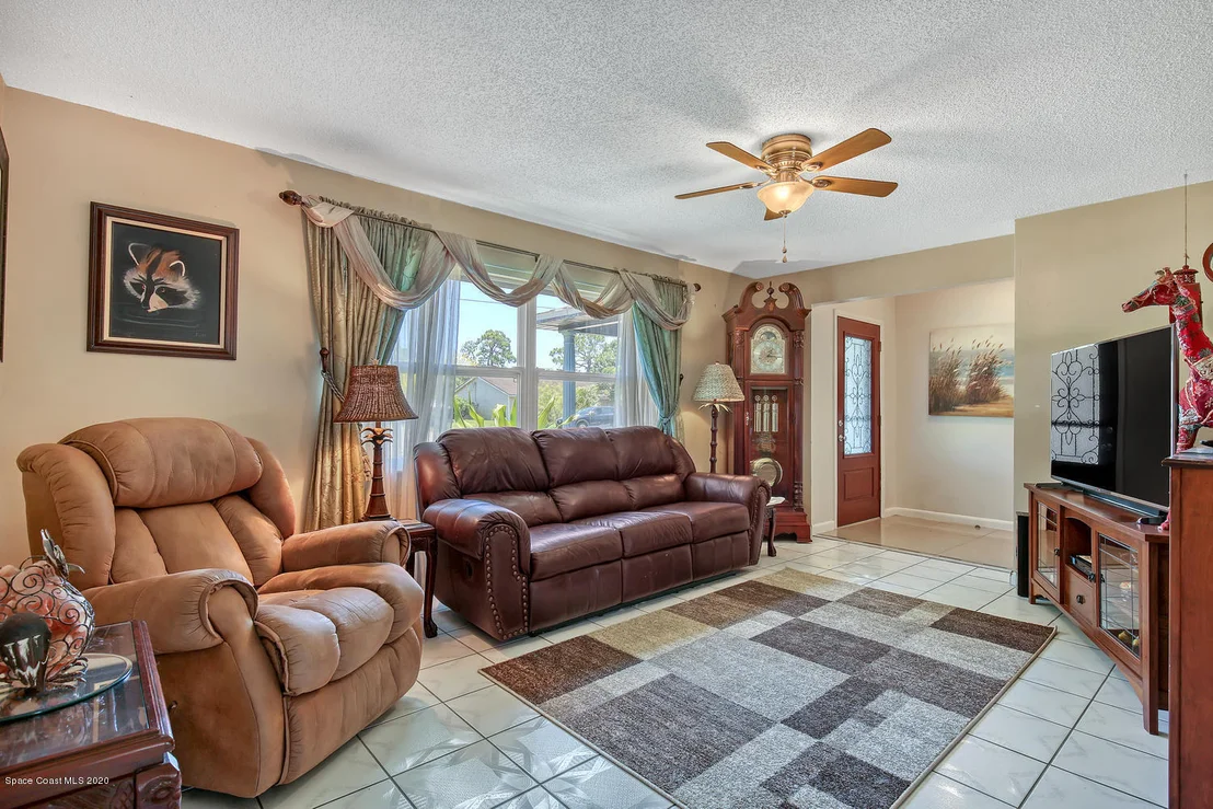 Photo of 1216 Palmdale Circle NE