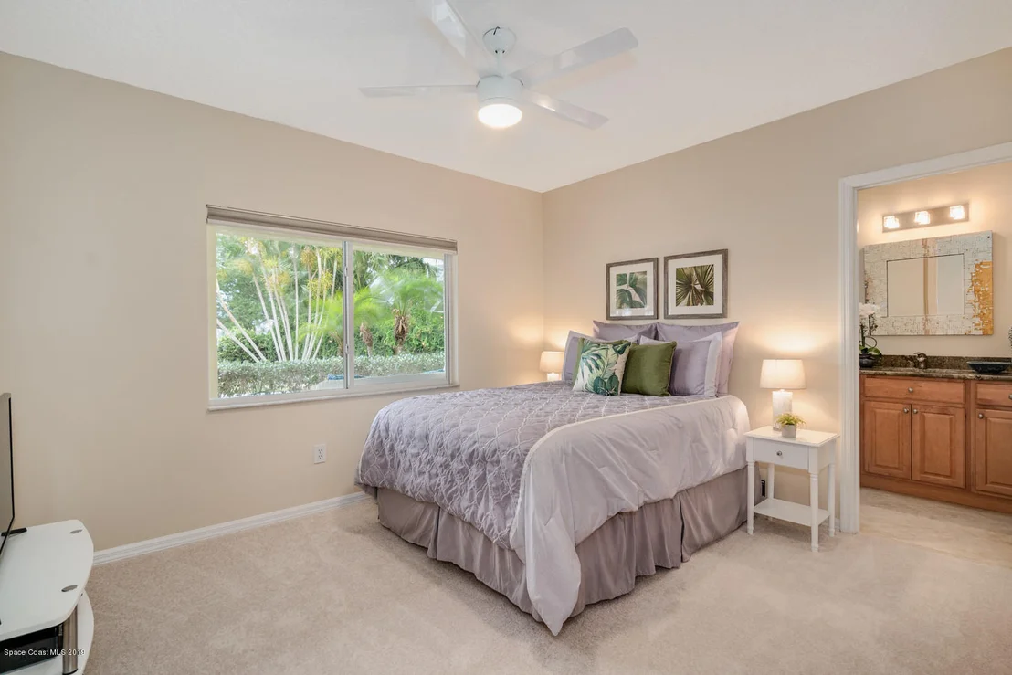 Photo of 865 N Indian River Drive N