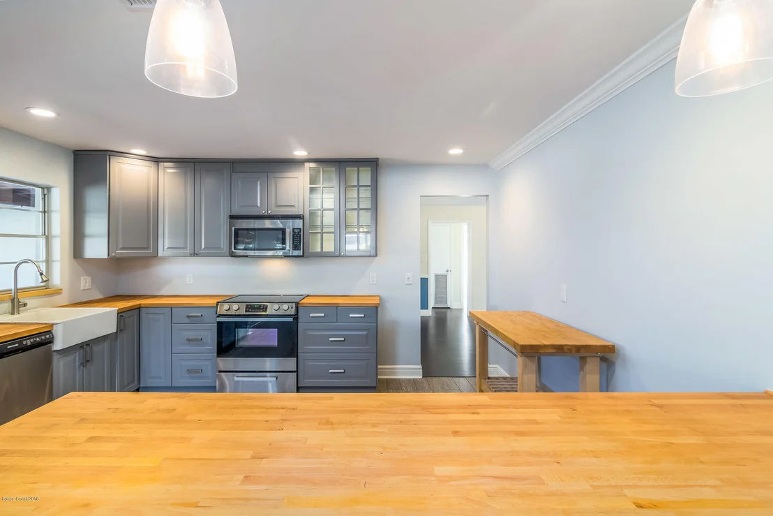 Photo of 306 N Roundtree Drive N