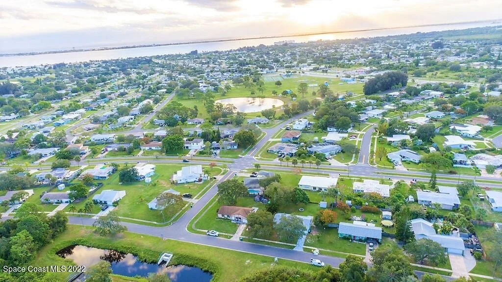 Photo of 981 Cadillac Drive NE