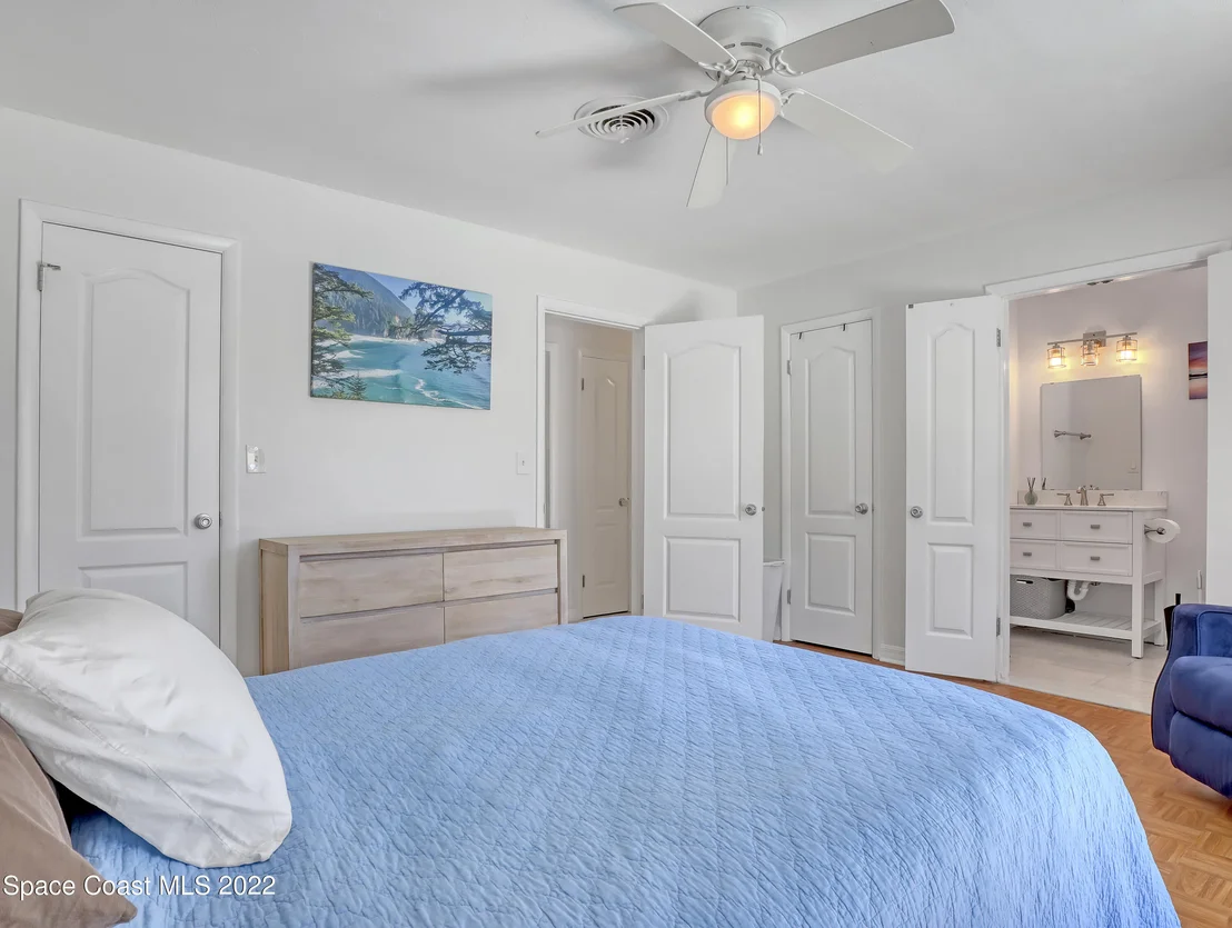 Photo of 619 N Robert Way