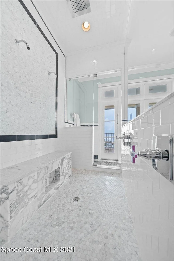 Photo of 2780 N Riverside Drive