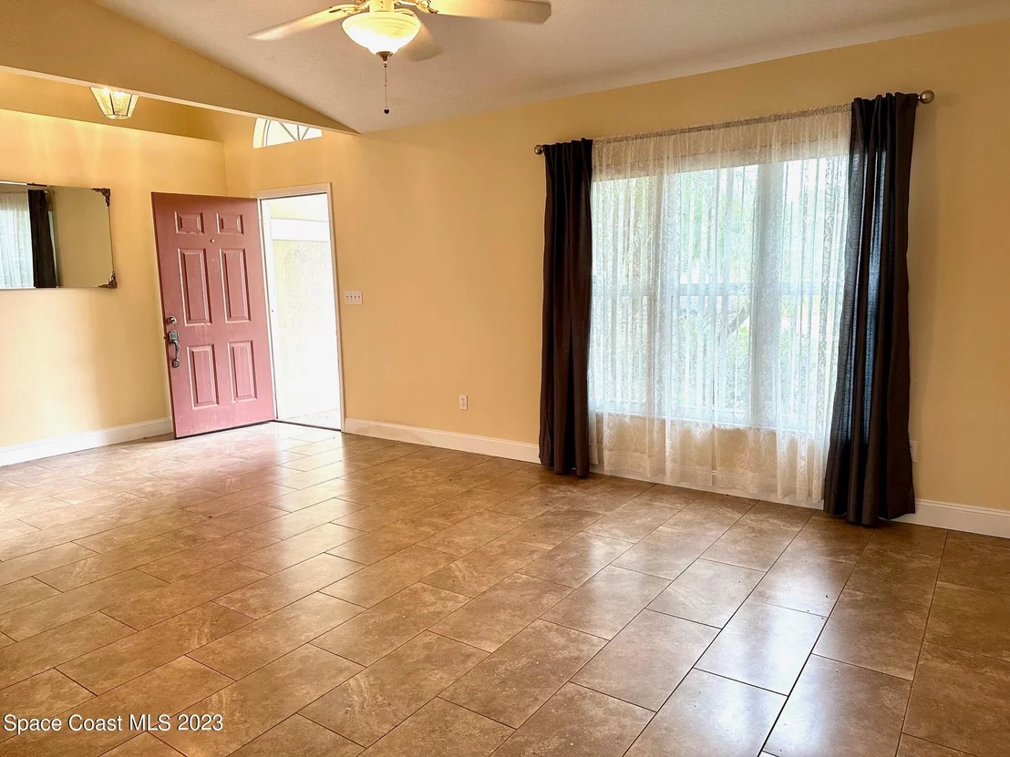Photo of 1359 Heritage Acres Boulevard