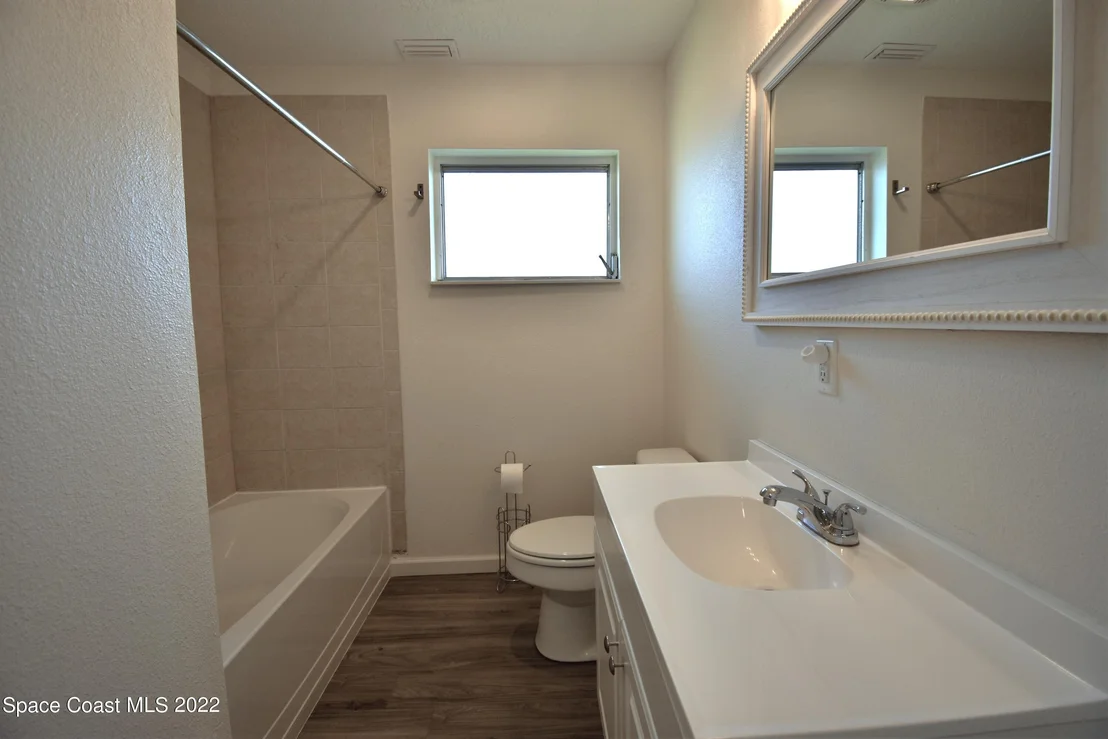 Photo of 847 Mohawk Avenue