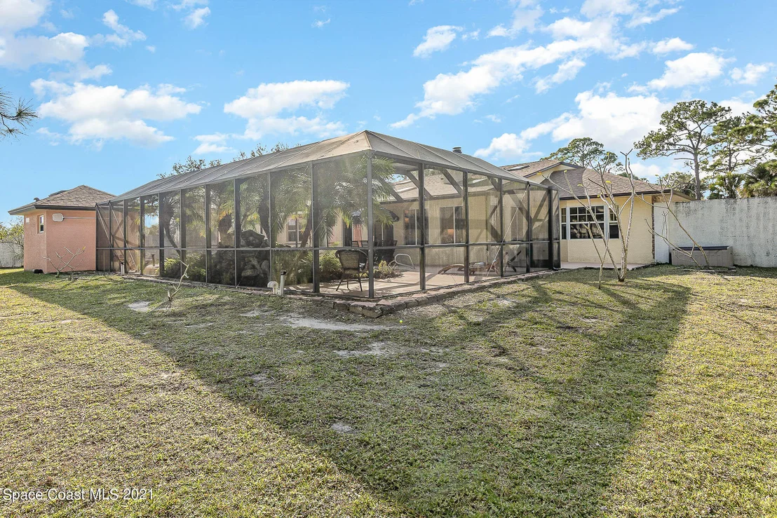 Photo of 2555 Macdonald Lane