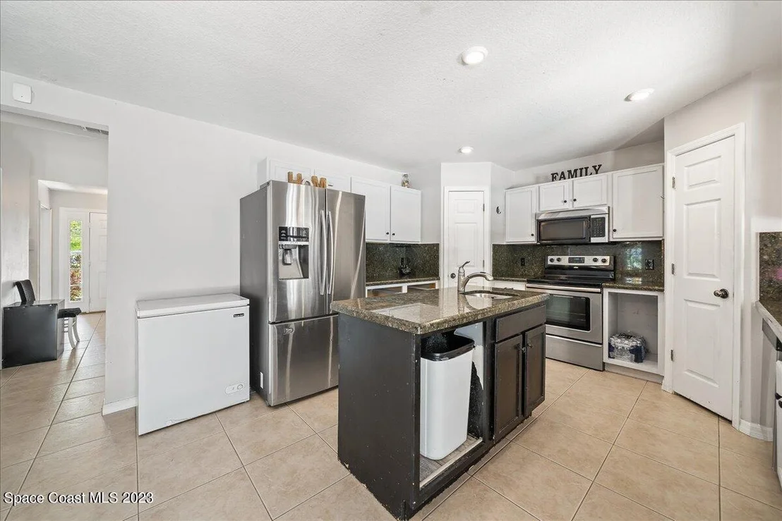 Photo of 6041 Ridge Lake Circle