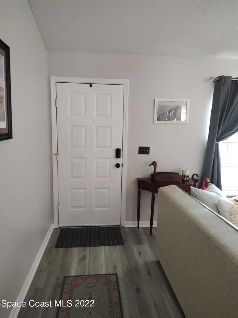 Photo of 1231 W Walnut Grove Way