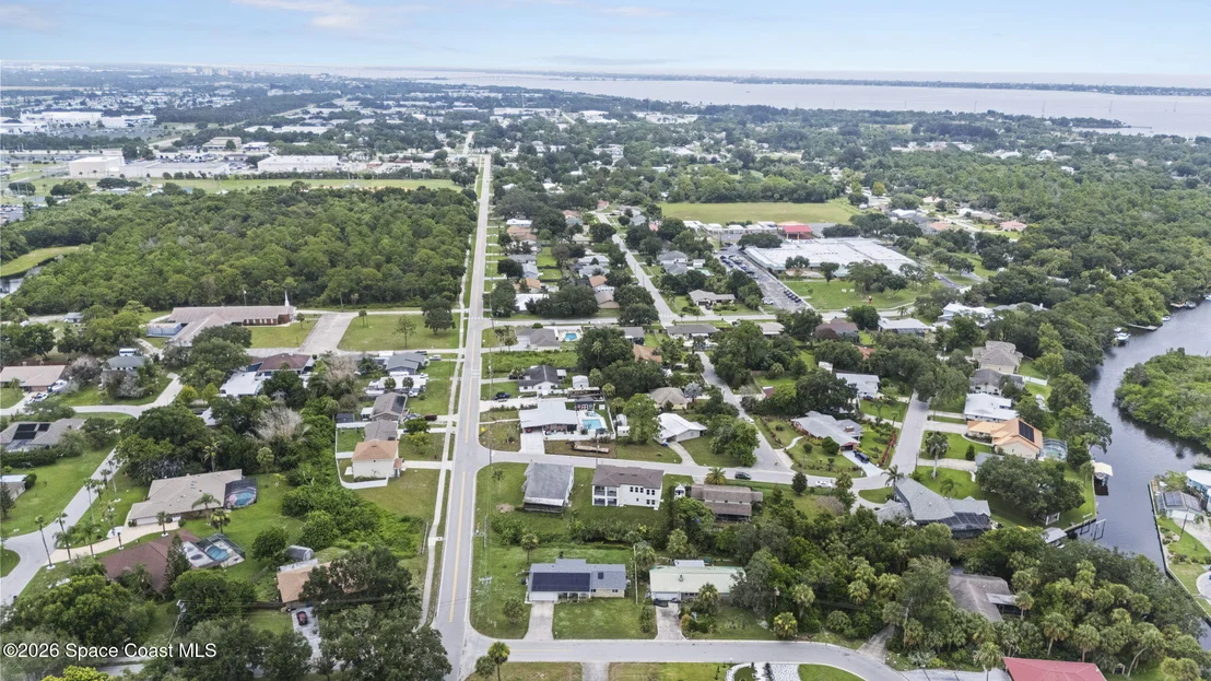 Photo of 1121 River Drive NE