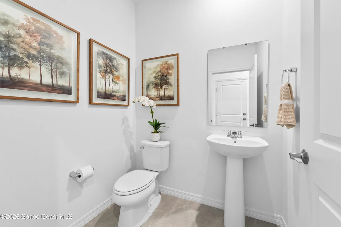 Photo of 806 Castleford Avenue NE