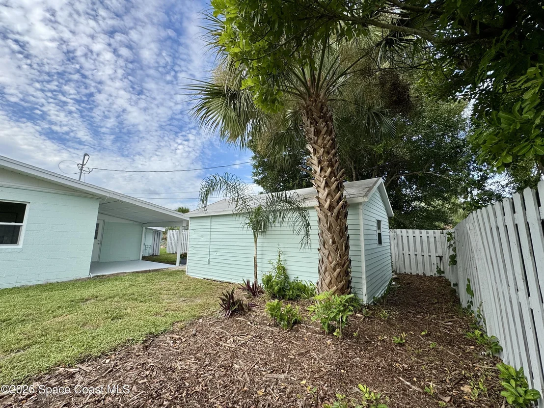 Photo of 2252 Laden Road