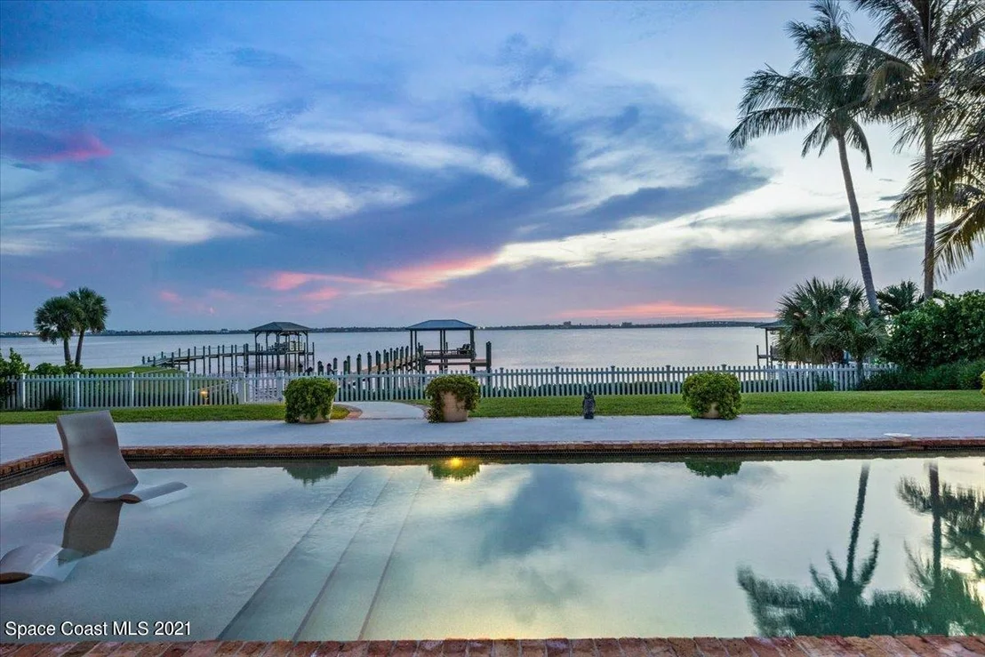 Photo of 2780 N Riverside Drive