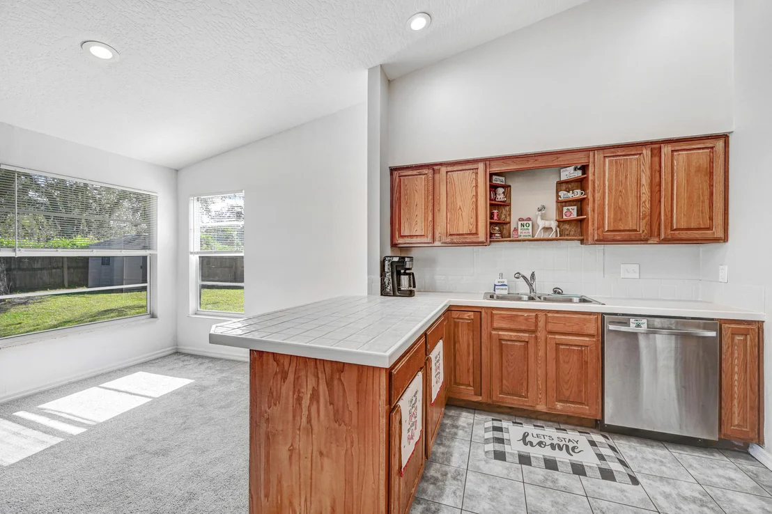 Photo of 5947 Cardiff Avenue