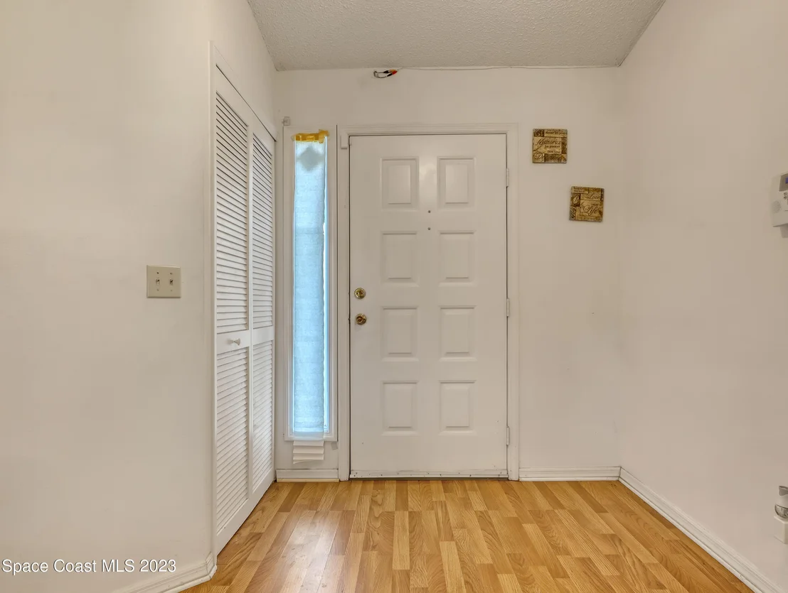 Photo of 958 Lyons Circle NW