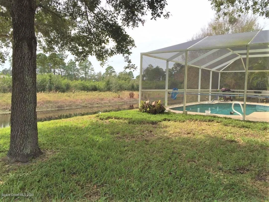 Photo of 889 Villa Drive
