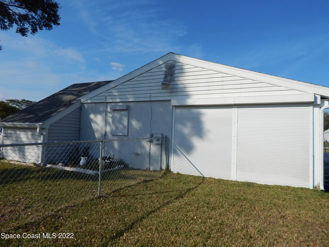 Photo of 1638 Riviera Drive NE