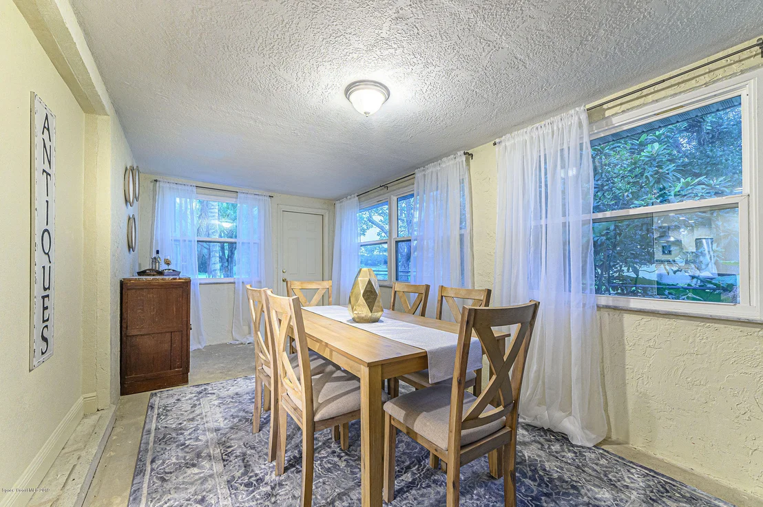 Photo of 3905 Lake Washington Road