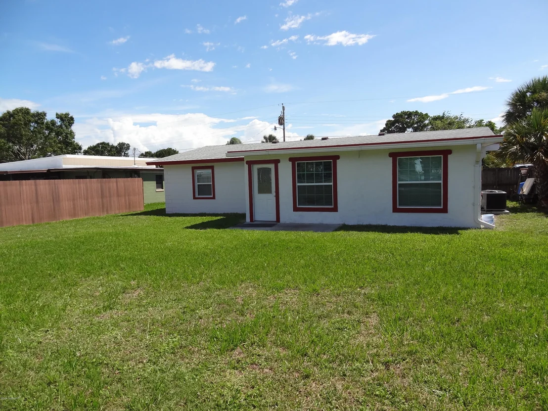 Photo of 829 Camellia Drive