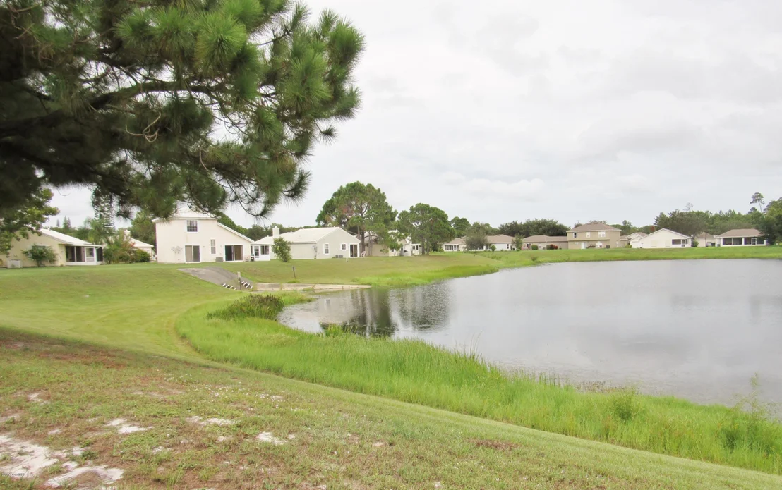 Photo of 975 Wateroak Drive NE