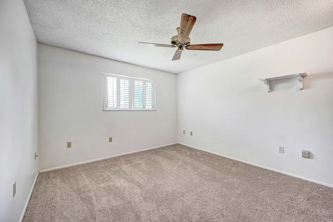 Photo of 1590 Van Eck Road NE
