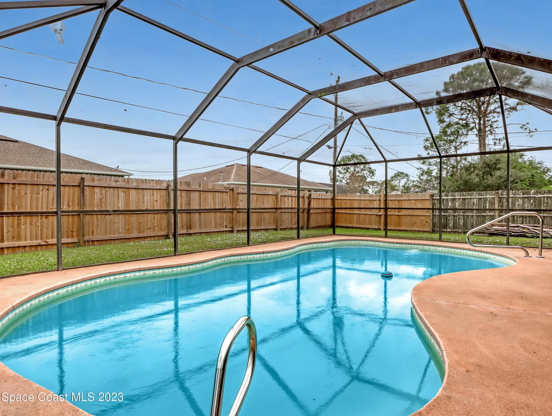 Photo of 958 Lyons Circle NW