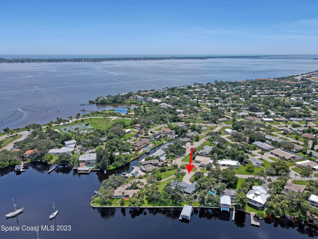 Photo of 972 W Whitmire Drive