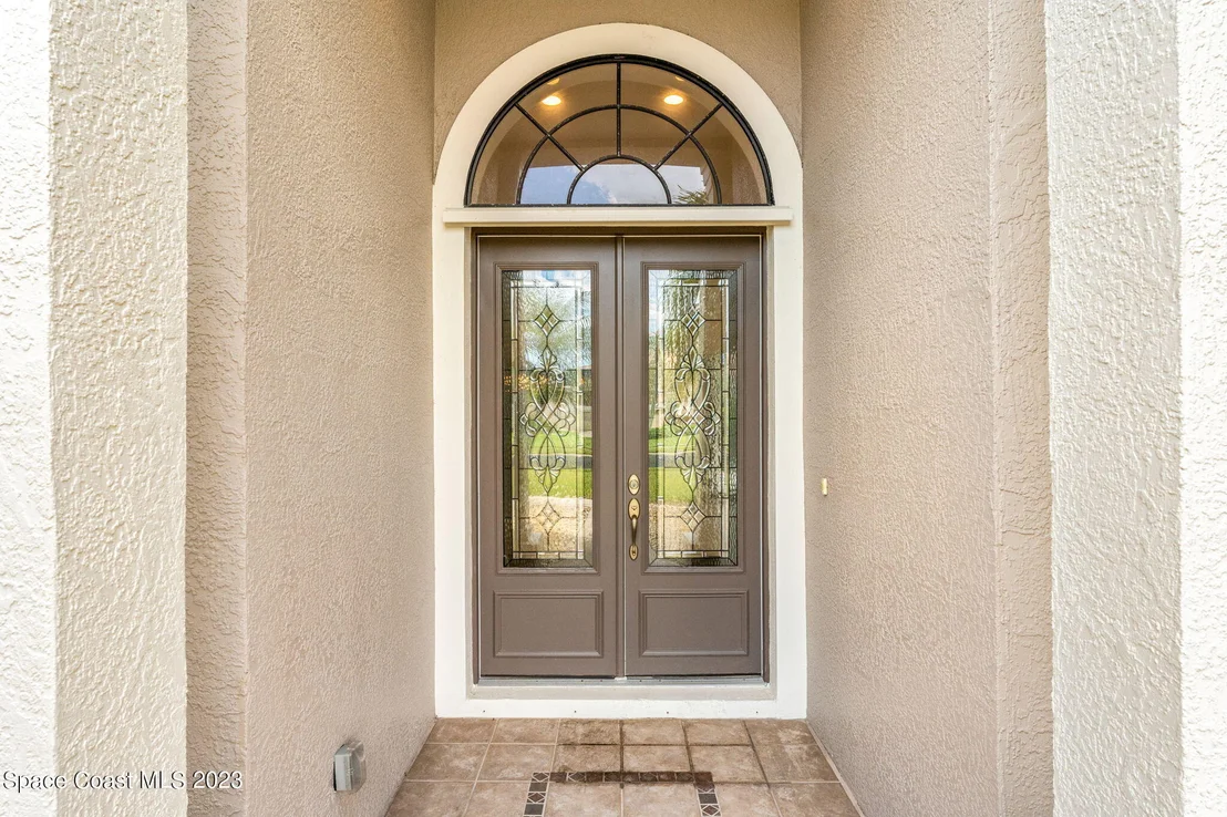 Photo of 423 Flanders Drive
